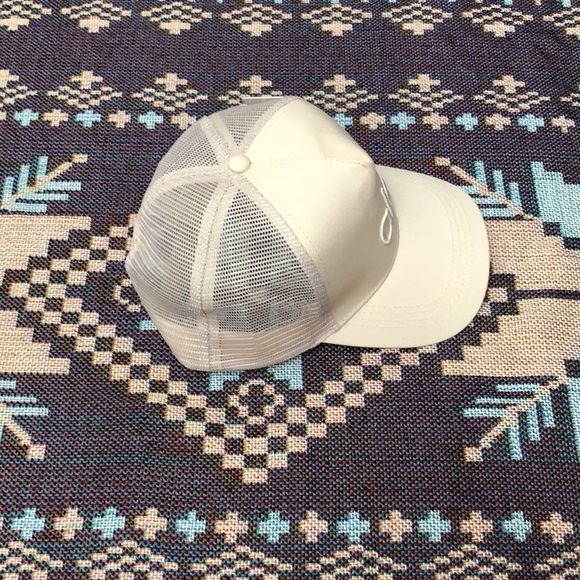 ALO Yoga women's hat - Picture 3 of 4